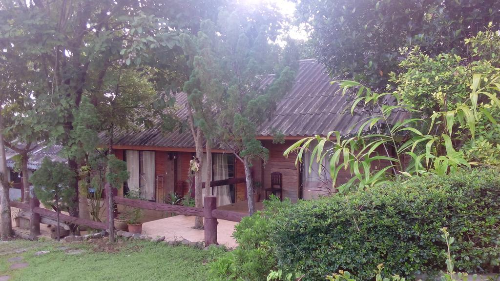 The Local Story Resort Ban Mon Talaeng Kültér fotó