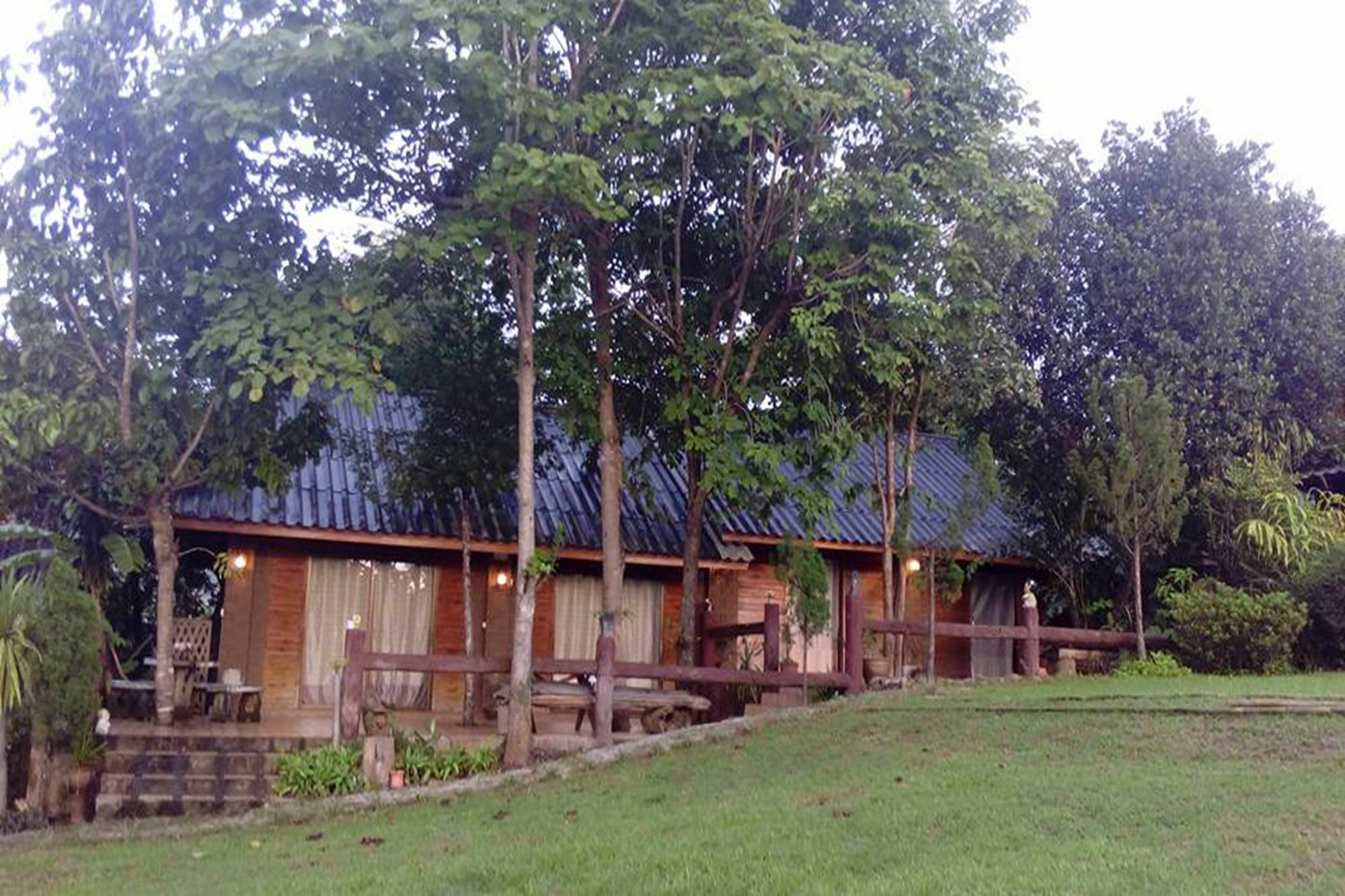 The Local Story Resort Ban Mon Talaeng Kültér fotó